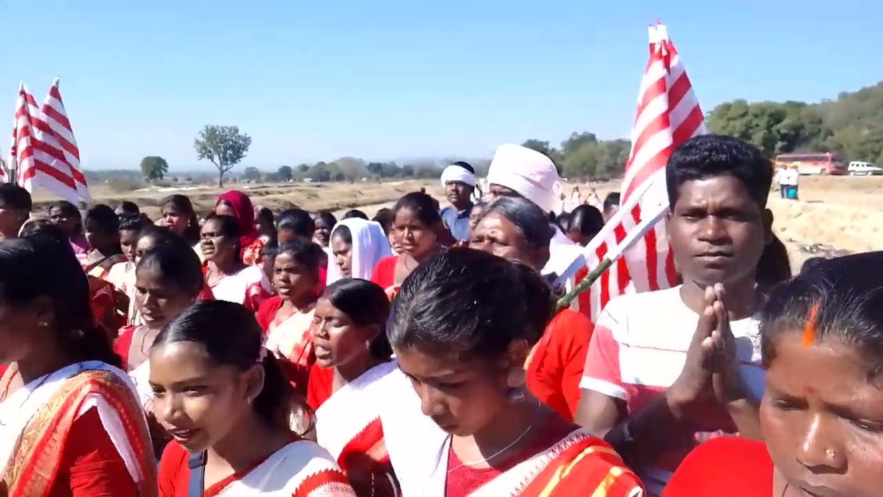 किया बांस डंडा, मैया सरना झंडा एका दव ले तघेरा लगी (kiya bans danda, maiya sarna jhanda eka dav)