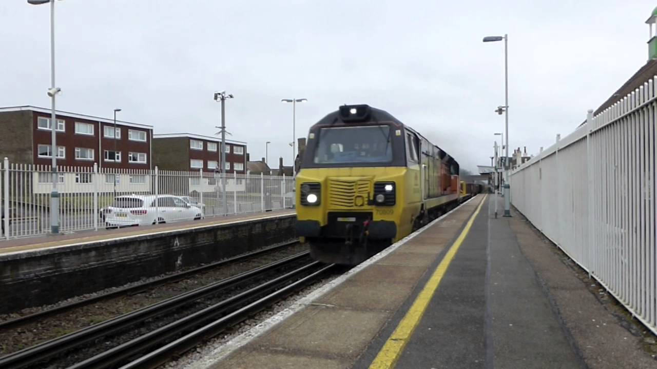 *MEGA Thrash* Colas Class 70809 at Lancing with 2 tone. - YouTube