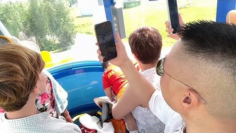 Đoàn Việt Nam mua vé 270 Rup đi tàu điện uLite trải nghiệm sản phẩm thương mại đầu tiên của UST Inc