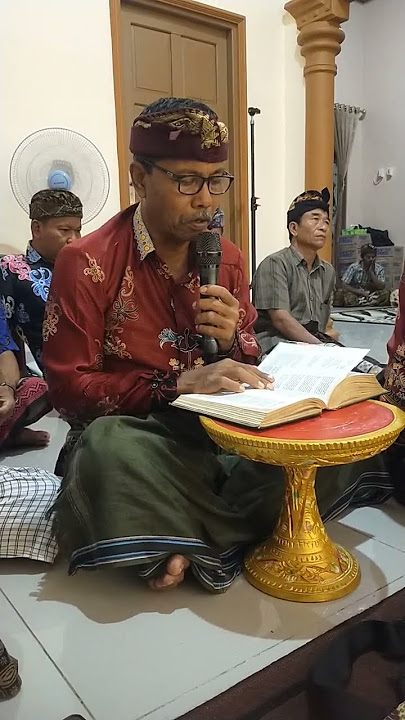 Pembacaan Kitab suci Manawa Dharma Sastra