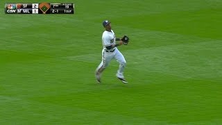 SF@MIL: Davis races over to the gap for the out