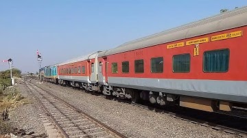 Upper Quadrant Semaphore in Action | Rajkot Duronto with Vatva WDM-3D skips Lakhamanchi at MPS