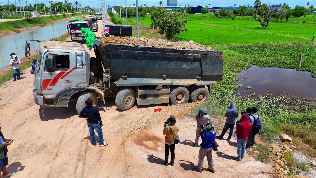 Trial work Processing Landfill With Dump Truck 5Ton Unloading, Dozer KOMATSU Pushing Soil, Mix VDO
