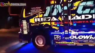 VIRAL!! truk on fire oleng angkat ban