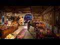 Taverna  bucatarie rustica i cabana de lemn i atmosfera linistita i semineu cu foc i