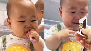 Cute Twin Brothers Moment:Twins' Reaction To Eating Chocolate