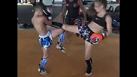 11 Year Old Pros Sparring: Jodie Mccarthy vs Ramad...