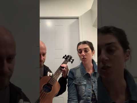Soaked - Benee - Cover acoustic Ukulele bass