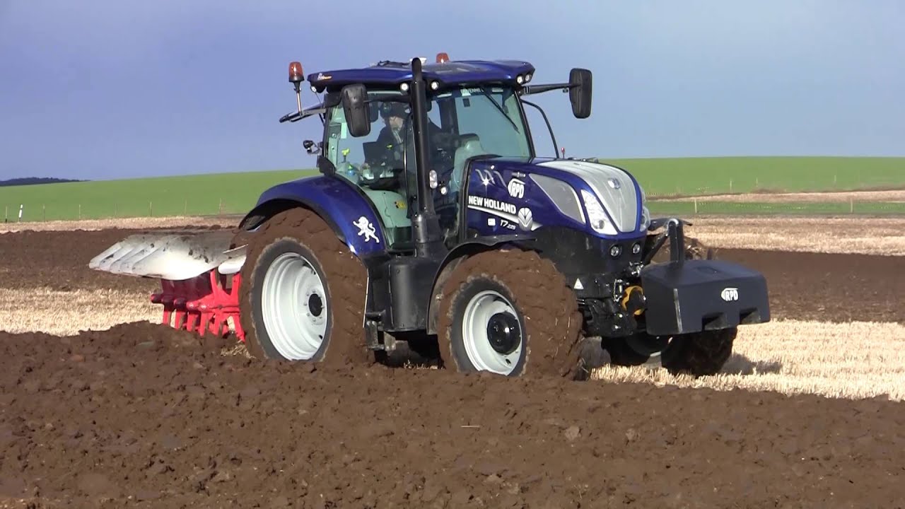New Holland T7.225 tractor with Kuhn MM 123 5 furrow plough.