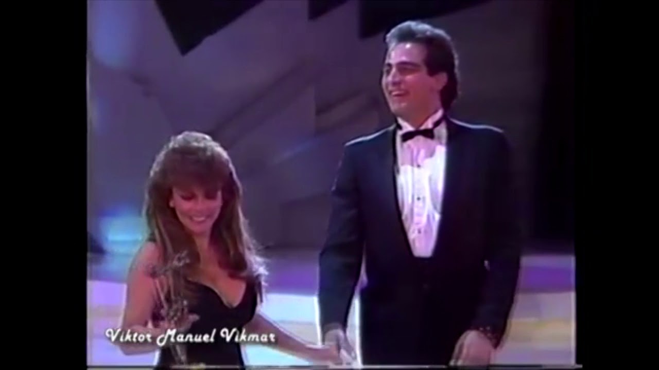 Veronica Castro y Omar Fierro en la entrega del Premio TvyNovelas