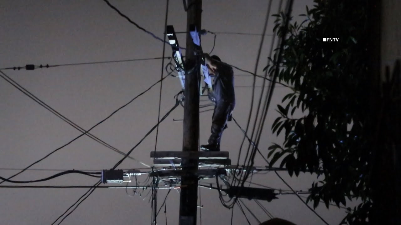 Man Atop High Voltage Power Pole Following Attempted Break-In - L.A ...