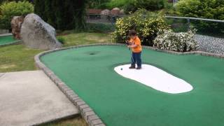 2014-05-15 - Z's first miniature golf outing