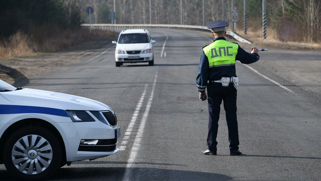 ИНСПЕКТОР Дпс СОЛОВЬЁВ Сам Не РАД ЧТО Просто ХОТЕЛ ХОТЕЛ Проверить Документы 