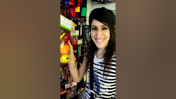 Angy al negozio di Strumenti Musicali!
