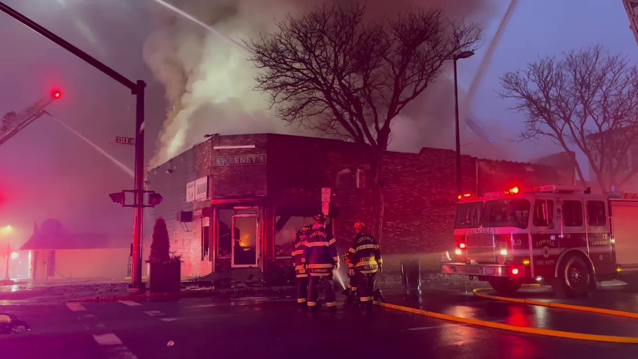 Crews battle fire at Lawrence liquor store - YouTube
