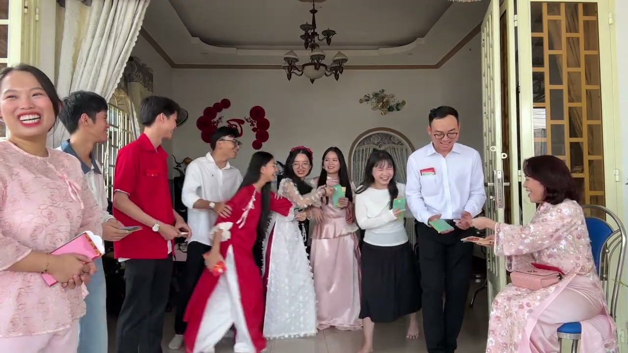 2026. Cô 5. Lì xì