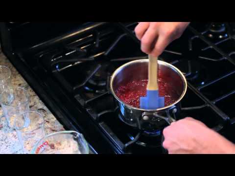 How to Make Raspberry Sauce : Quick Snacks & Kitchen Tips