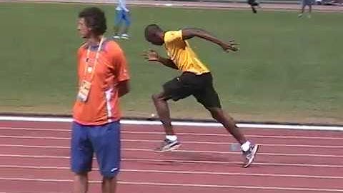2008 OG Usain Bolt warm-up before 200m World Record