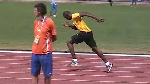 2008 OG Usain Bolt warm-up before 200m World Record