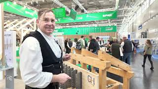 Auf der Messe Dach+Holz Köln 2026 -  Balkenträger erklärt von Zimmerermeister Herrn Wildau