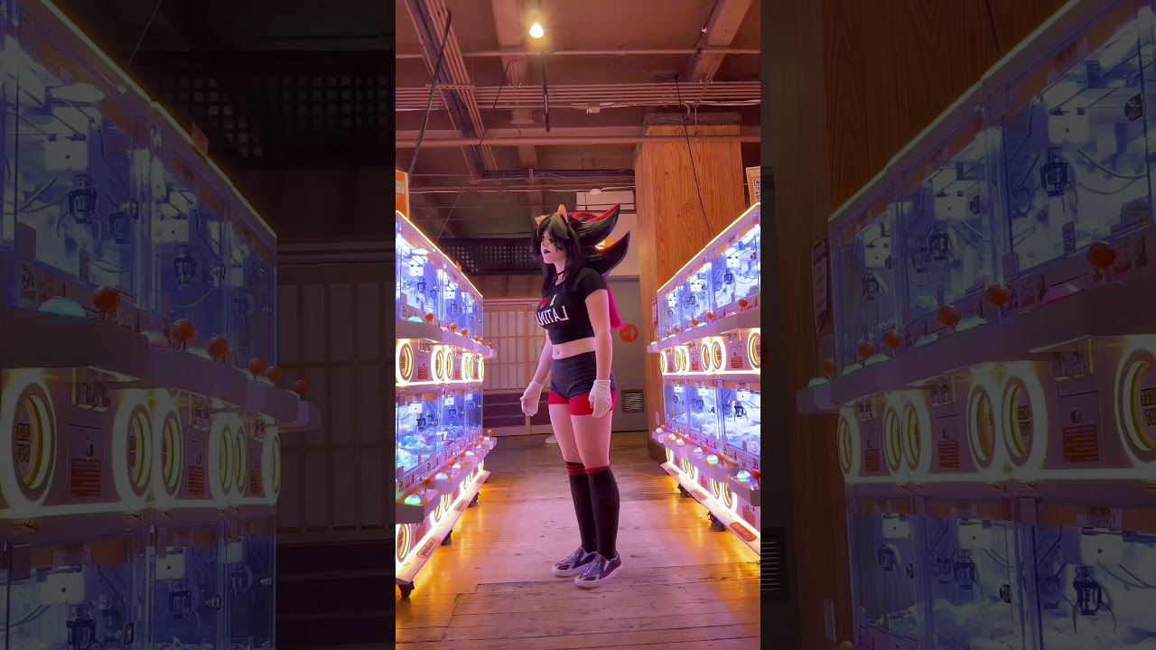 Everybody Do the Flop🧍‍♀️#shadow #shadowcosplay #shadowthehedgehog #sonic #soniccosplay #cosplay