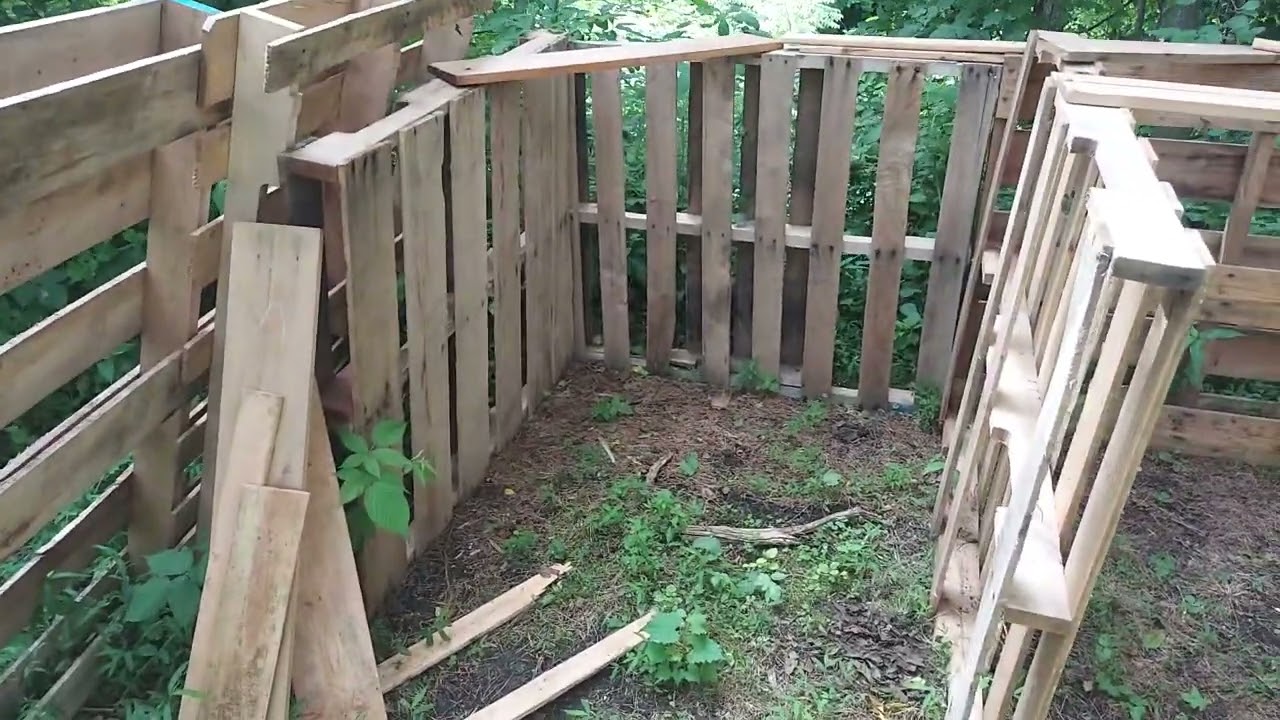 Making Composting Area for the Gardens with Pallets