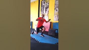 Avanço com flexão se quadril