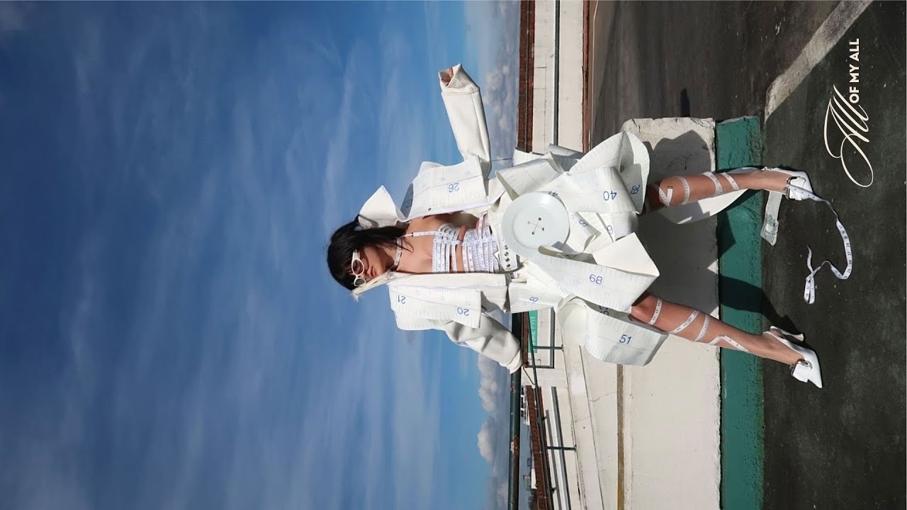 Magda Kaczmarska | unique avant-garde outfit idea