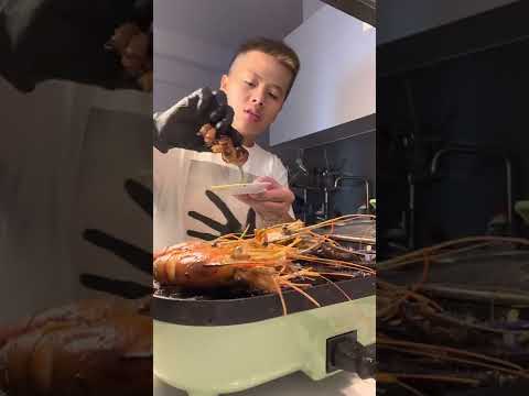 Video Tôm Càng Xanh Nướng Muối Ốt Sate Siêu Cay | Spicy Kim - youtube