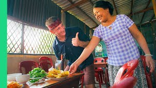 The Legendary Sizzling Pancake. Banh Xeo in Hoi An, Vietnam!