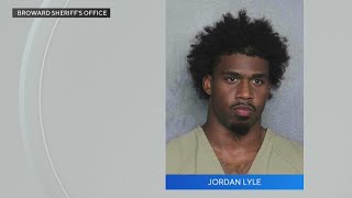 Miami Hurricanes running back arrested on reckless driving charges