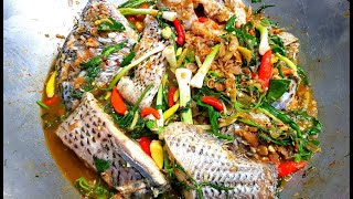 1055 เอาะปลานิลหอมๆ ทำง่ายๆ ข้าวเหนียวร้อนๆ แซ่บนัวอีหลี Thai Steamed Curried Fish