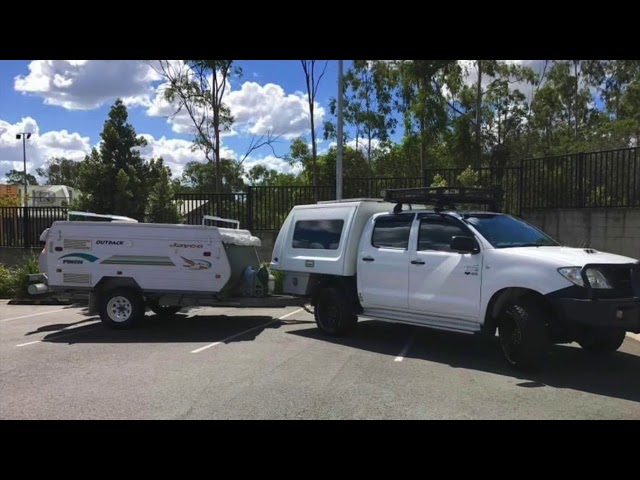 Cigarette lighter fuse location-Toyota Hilux