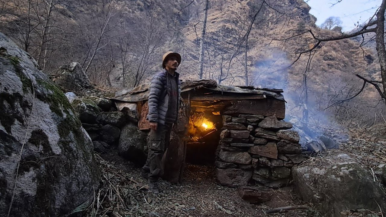 I Built a Perfect Bushcraft Shelter for Winter Survival | Camping in Extreme Cold 