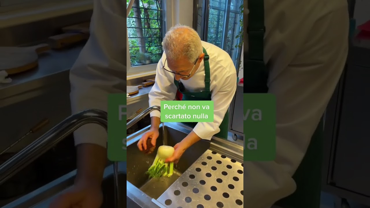 Come pulire e tagliare il finocchio per farci un bel pinzimonio.