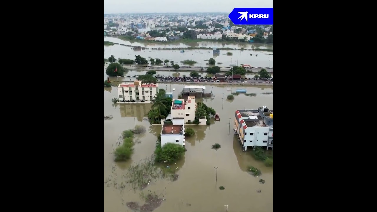 Сотни домов на юге Индии подтопили мощные ливни из-за циклона «Мичаунг»