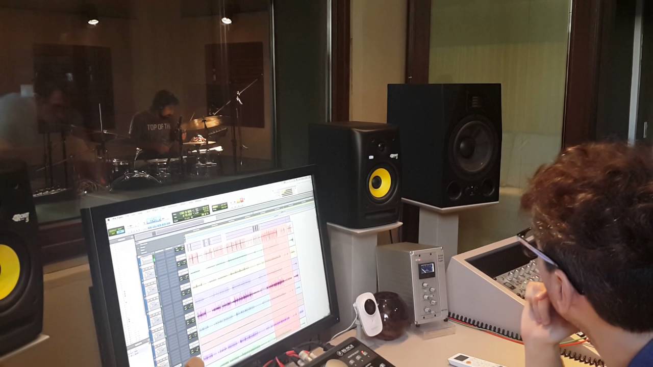 PABLO ( PALI ) GUARNIERI Grabación baterias del disco de LAURA CORAZZINA , EN MI