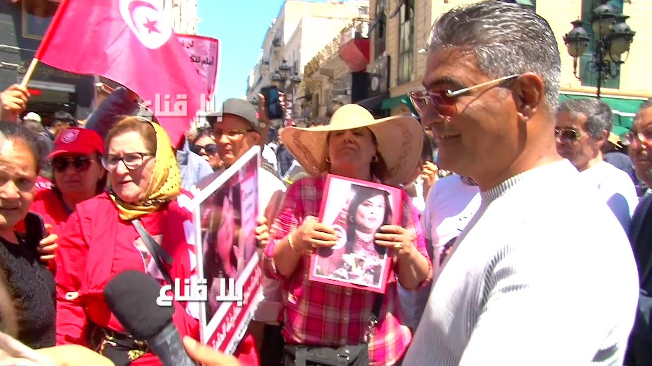 البوزيدي وجها لوجه مع أنصار عبير موسي واستفزازه بقيس سعيد..المطالبة باطلاق سراح زعيمتهم !!