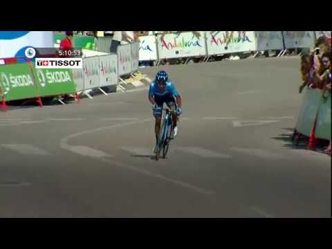 וִידֵאוֹ: Vuelta a Espana 2019: התקפה מאוחרת מראה את Nairo Quintana מנצח בשלב 2