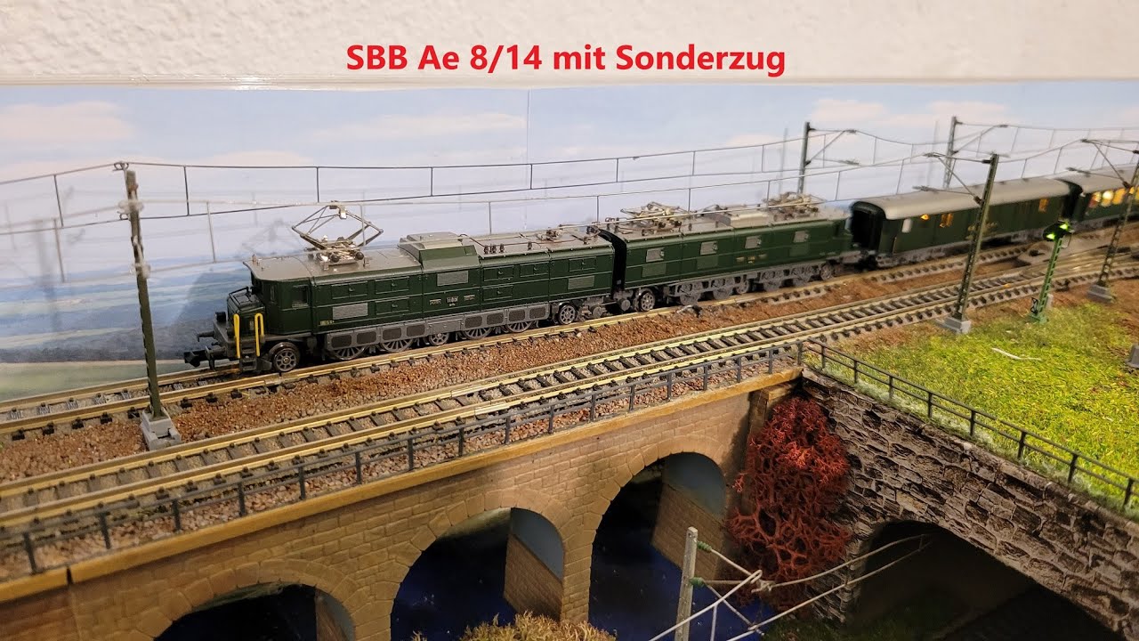 SBB Ae 8/14 (Minitrix 12426) mit Sonderzug Spur N - YouTube