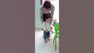 Ngọc Trinh thích đi học(16 tháng tuổi)