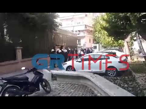 Εισβολή ατόμων στο τουρκικό προξενείο της Θεσσαλονίκης - Grtimes.gr