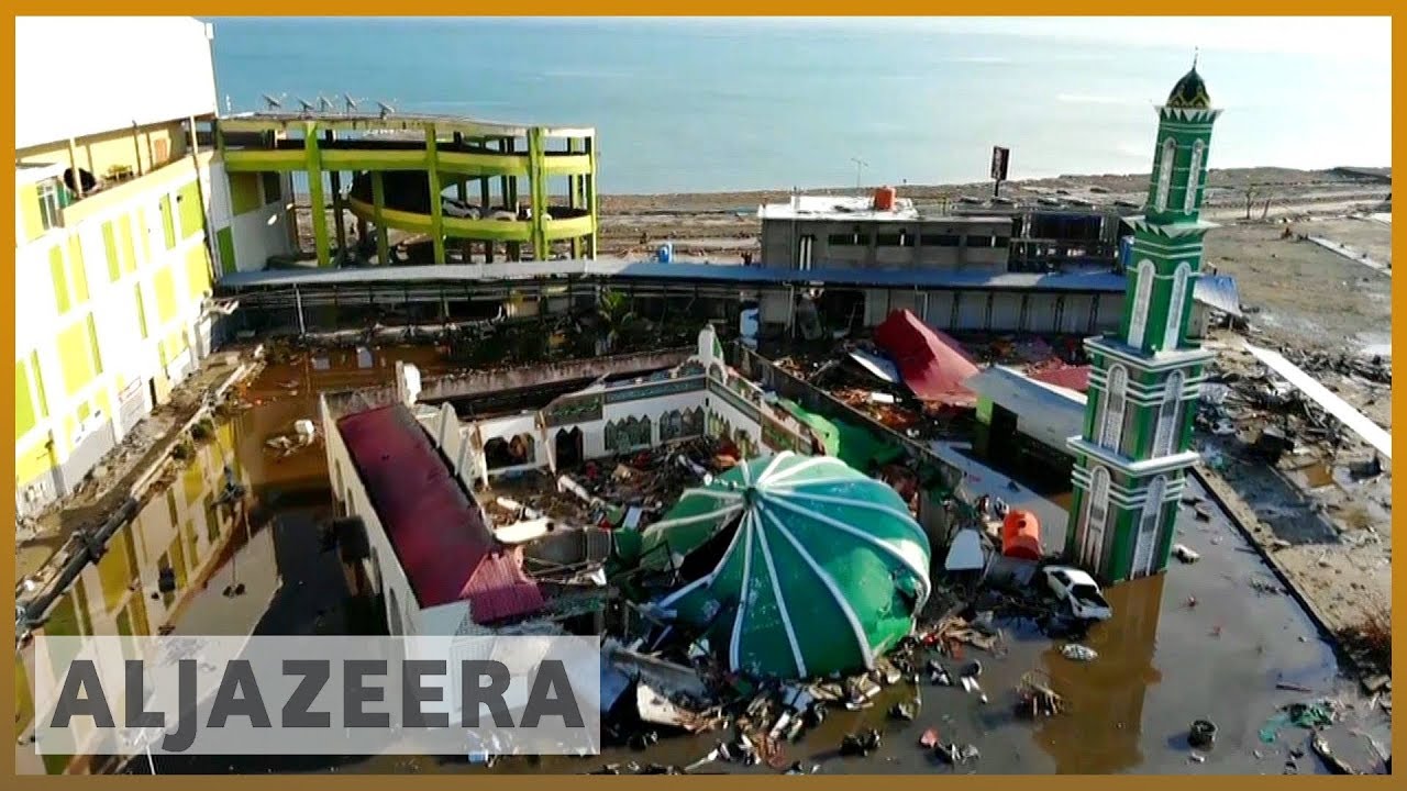 إندونيسيا تخطط لدفن جماعي لضحايا الزلزال والتسونامي | الجزيرة الإنجليزية