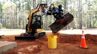 How To – Cat® 305 CR Mini Hydraulic Excavator with Cat TRS6 Tilt Rotator System