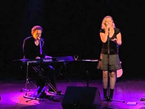 Anneke van Giersbergen & Danny Cavanagh, Parisienne Moonlight