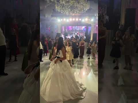 شوف خوات العريس شلون تعاركن على وردة العروس ولا يستحن