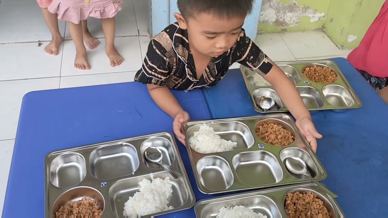 Tập cho trẻ kỹ năng tự phục vụ tại trường mầm non