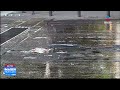 Mega bache inundado amenaza a conductores en Calzada Independencia | Noticias GDL con Erick Breguer