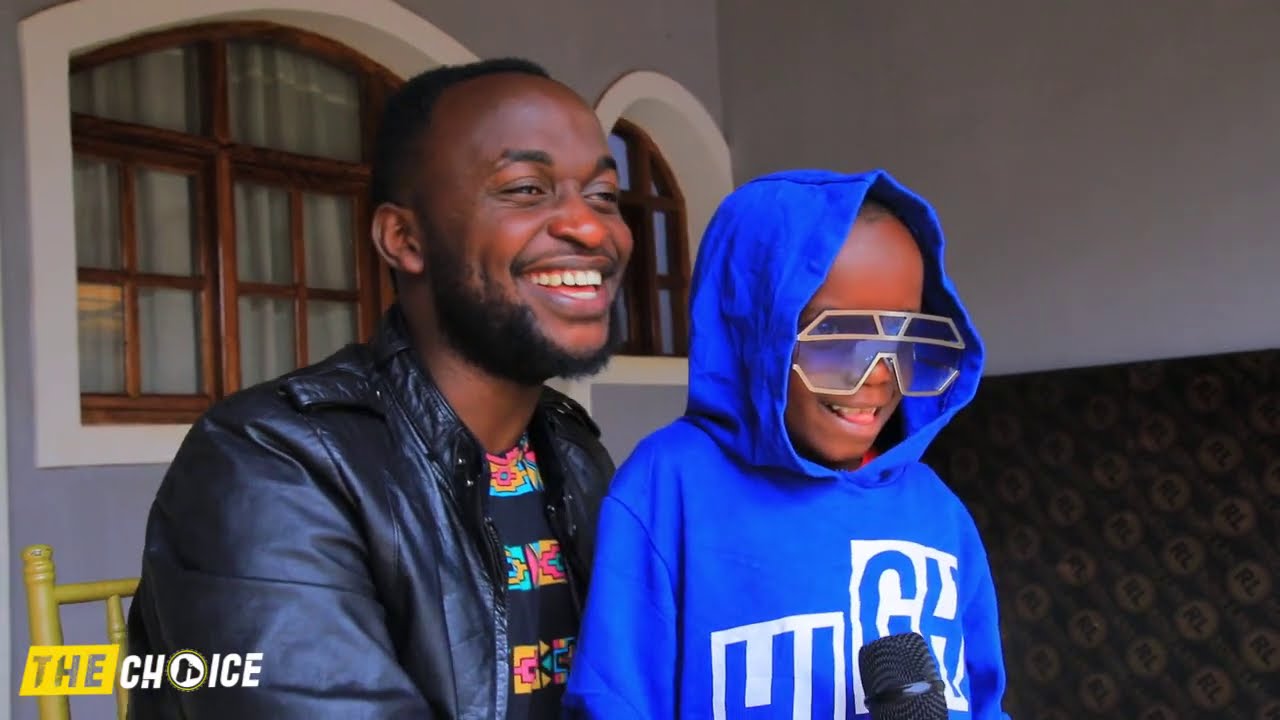 Bunani yinjiye kigali nk’abasani turamuyoberwa 😂umva ukuntu asigaye aririmba urumirwa 😂