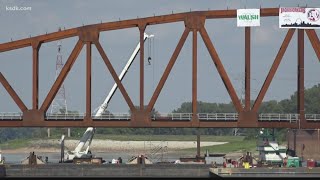 Merchants Bridge construction continues with first new truss
